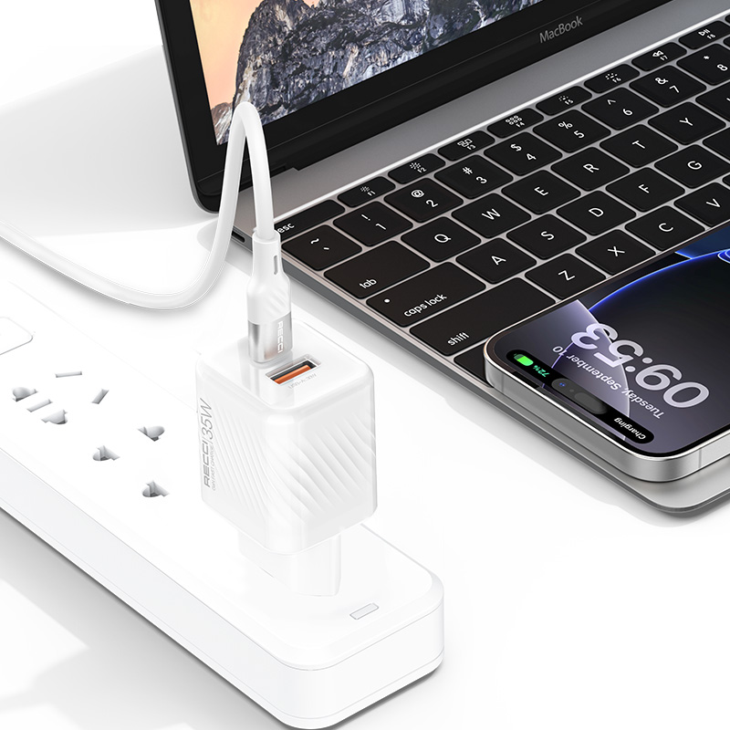RECCI RC83E - 35WGaN Fast Charging USB-C + USB-A |QC3.0 - White